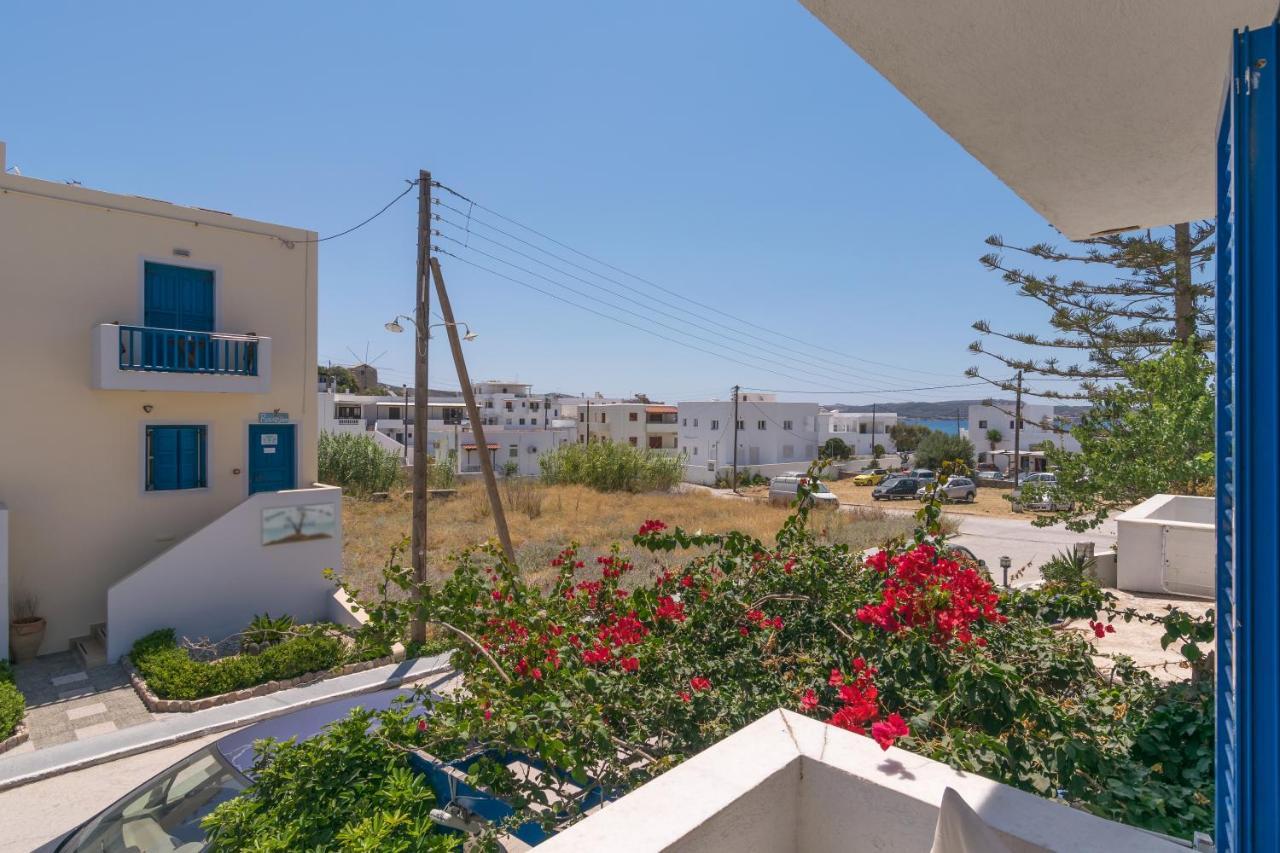 Tina's Adamantas (Milos)
